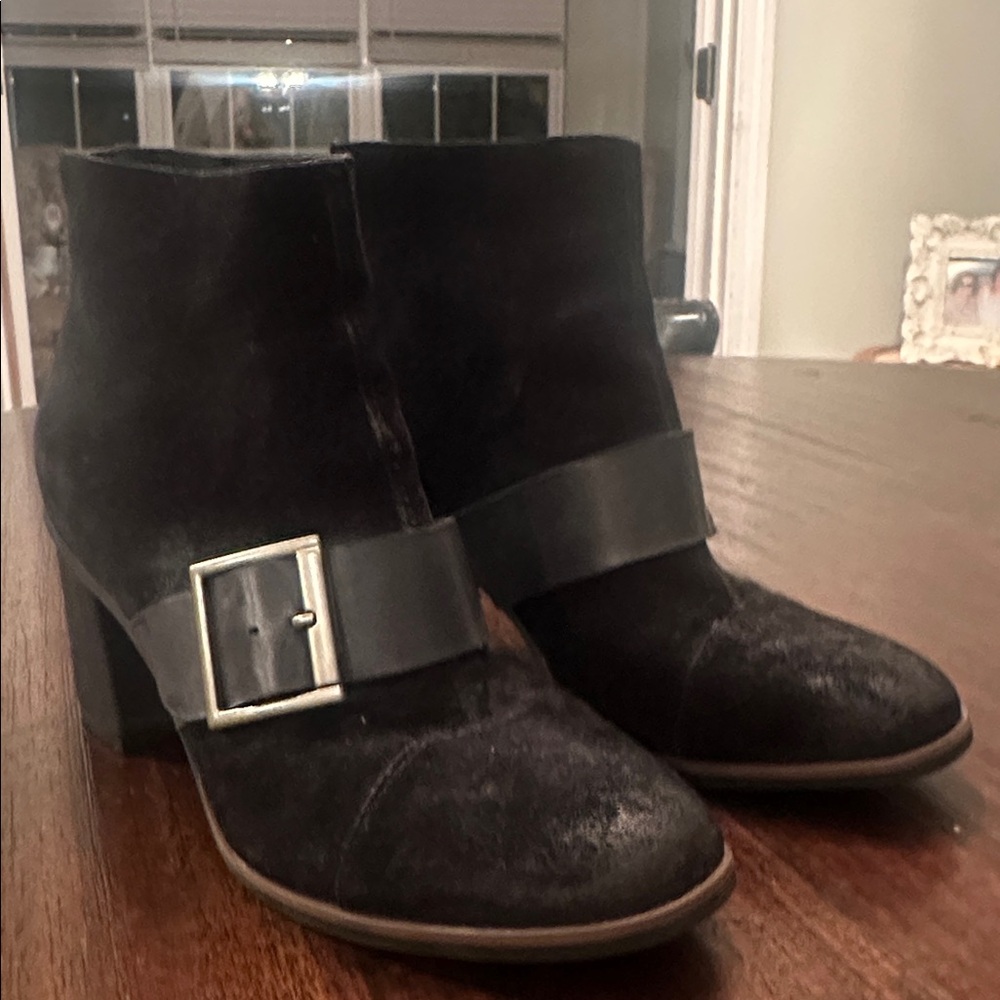 Korks Black Suede buckle Ankle Boots 9